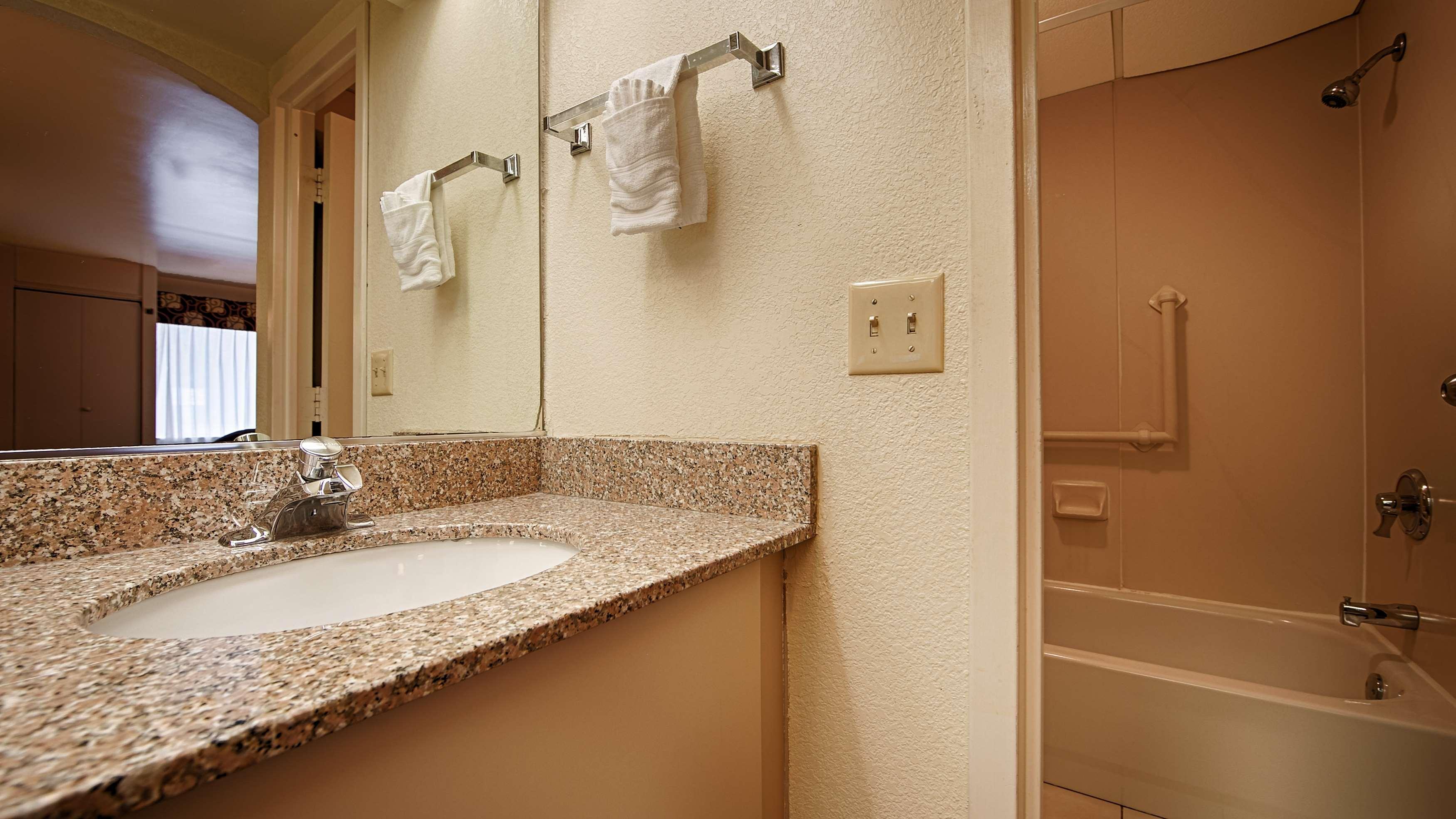 Surestay Hotel By Best Western Ист-Брунсвик Экстерьер фото